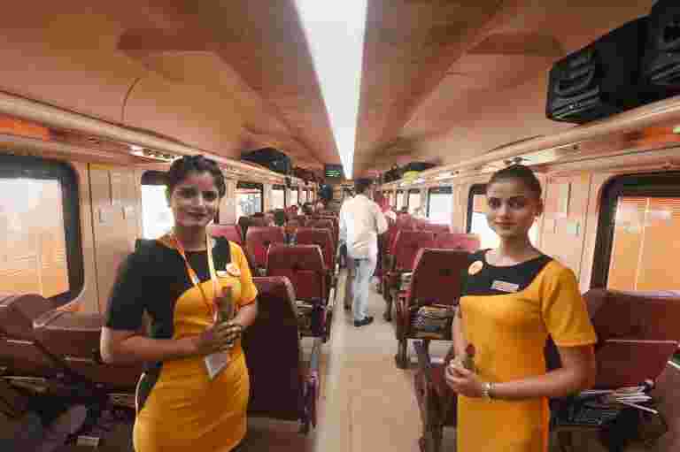 IRCTC的Ahmedab​​ad-Mumbai Tejas Express：赔偿火车延误，免费旅游保险