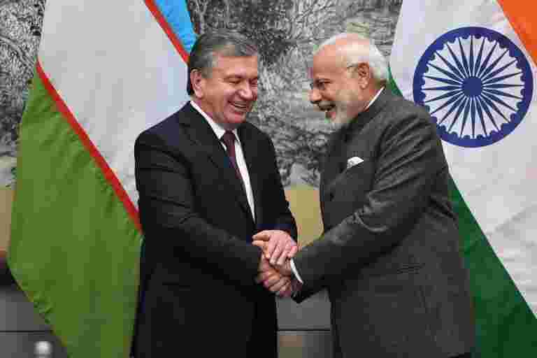 印度，乌兹别克斯坦审查实施促进联系的举措