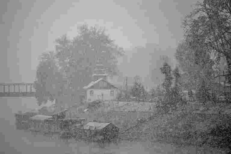 雪和雨继续在Jammu＆Kashmir到星期五